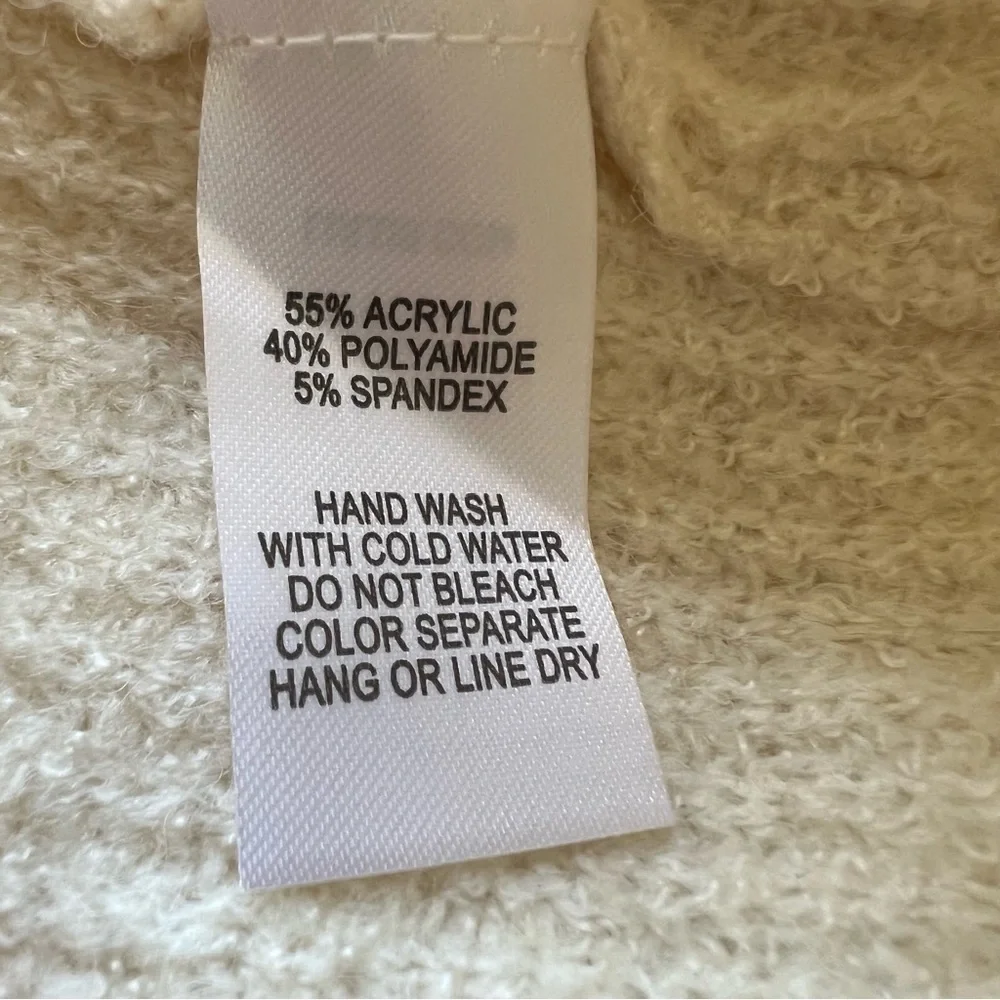 Lulus Emerson drop shoulder v-neck sweater cream 689